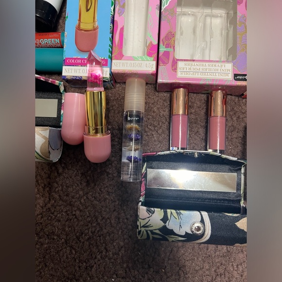 NEW Huge Makeup/Skin care bundle! Example of one I did please read :-) - Picture 4 of 16